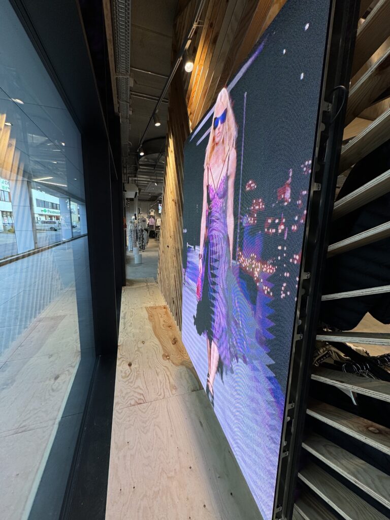 Indoor-Leyard-VHRO-2.5-Schaufenster_0145